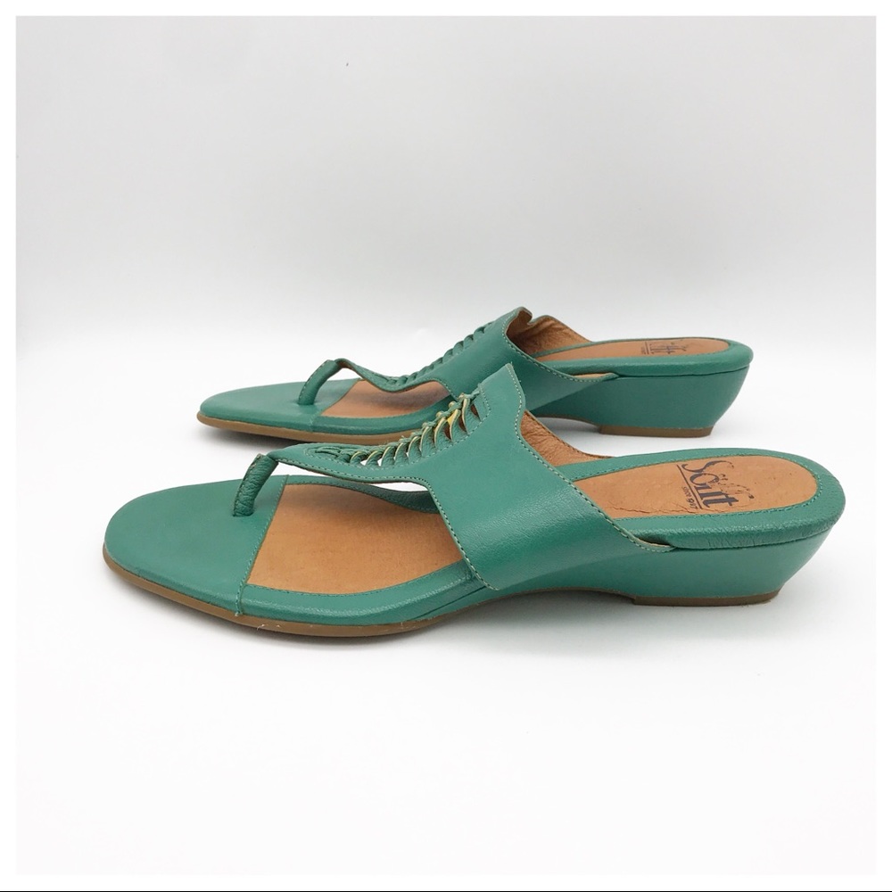 Sofft Teal Green Leather Thong Sandals with Yellow Accent - Picture 7 of 9